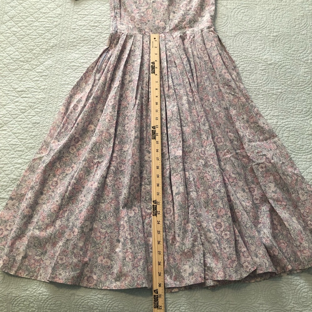 Vintage Laura Ashley lilac floral print prairie cottage dress. Size 8. - Picture 12 of 14